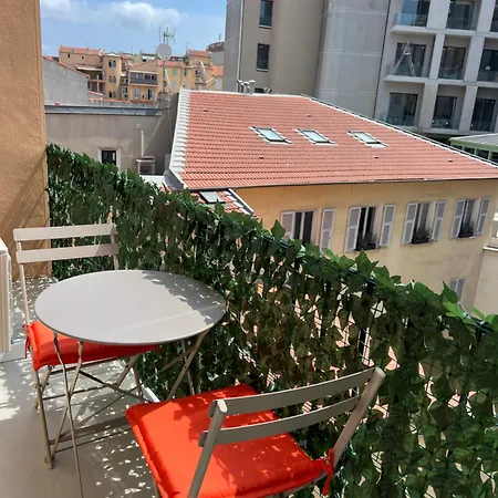 Center 2 Min Walk To Quiet Sunny Balcony Apartment Nice