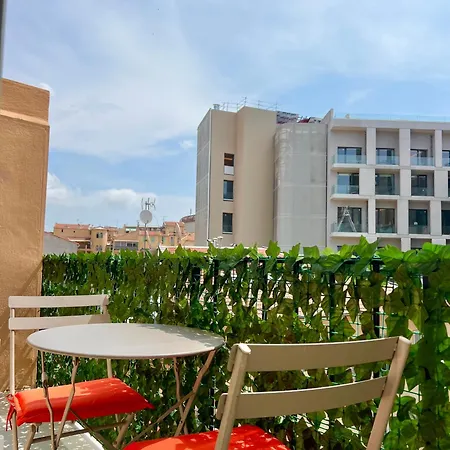 Center 2 Min Walk To Quiet Sunny Balcony Апартаменты