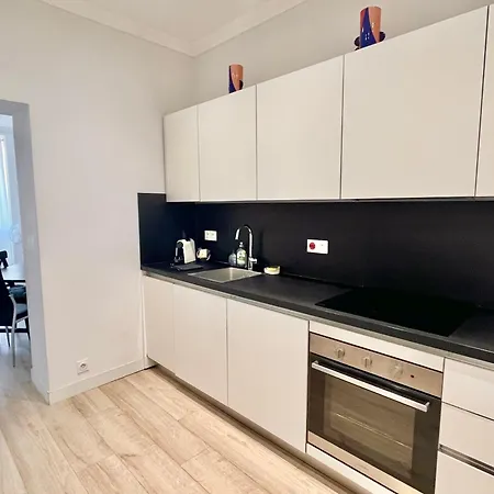 Center 2 Min Walk To Quiet Sunny Balcony Апартаменты